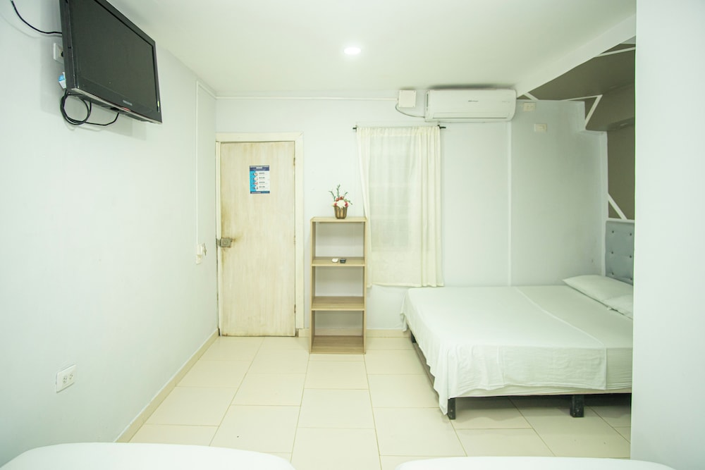 Basic Quadruple Room - Photo 7