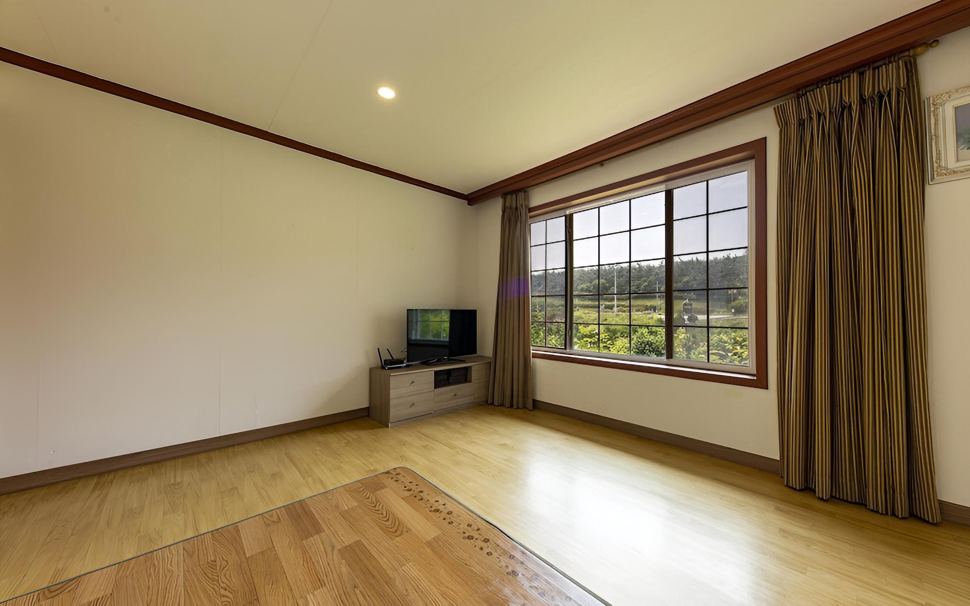 Room (Ondol Room with Separate Bedroom - Pe) photo 3