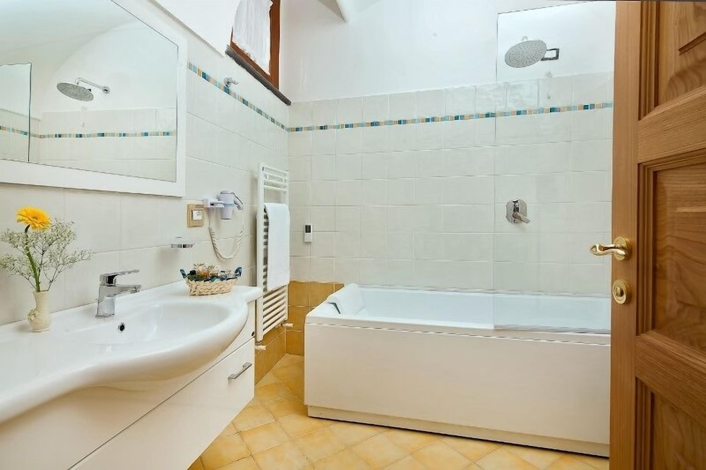 Junior Suite, Jetted Tub photo 2