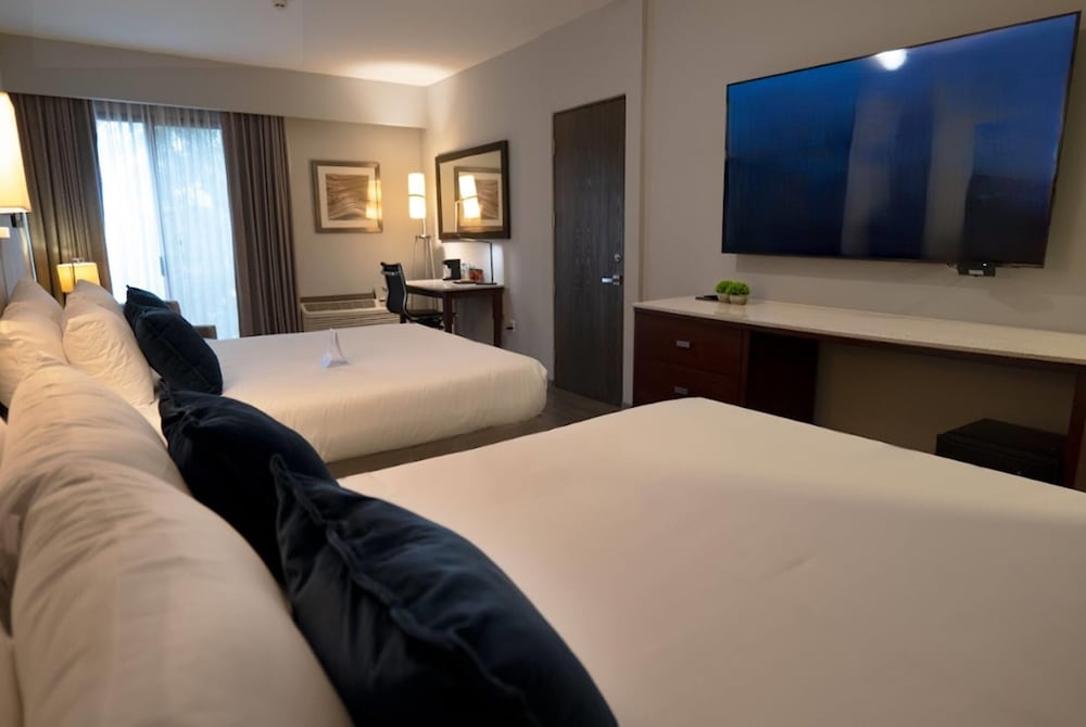 Deluxe Room, 2 Queen Beds, Non Smoking - Photo 3