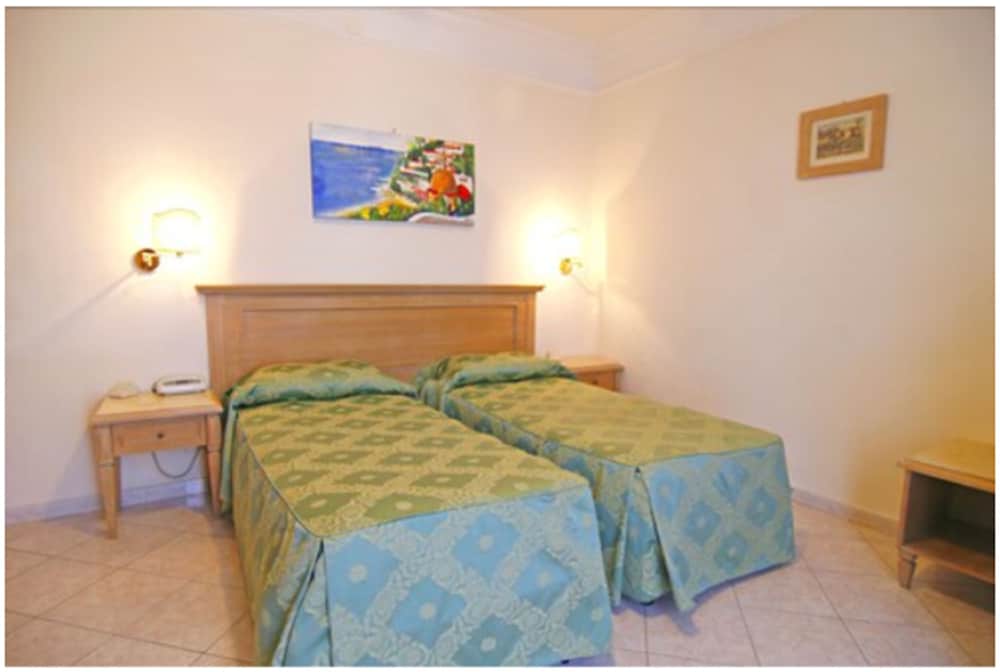Superior Double or Twin Room, Jetted Tub - Photo 2