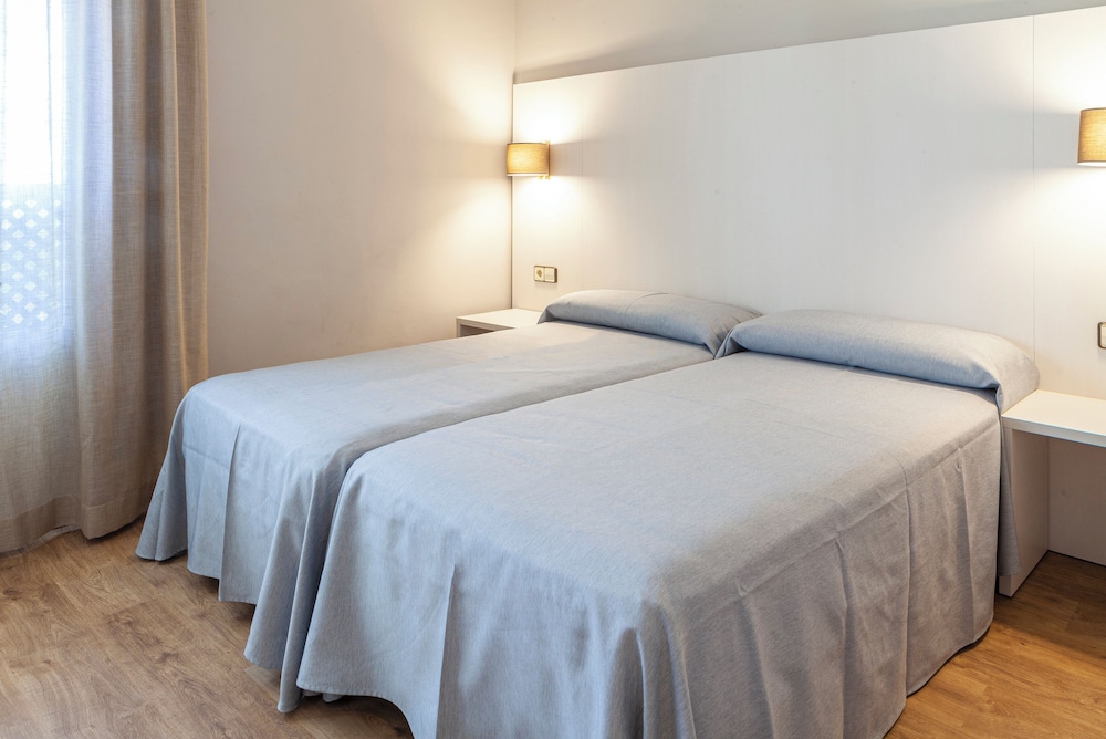 Apartment, 2 Bedrooms (3 adults and 1 child) photo 2