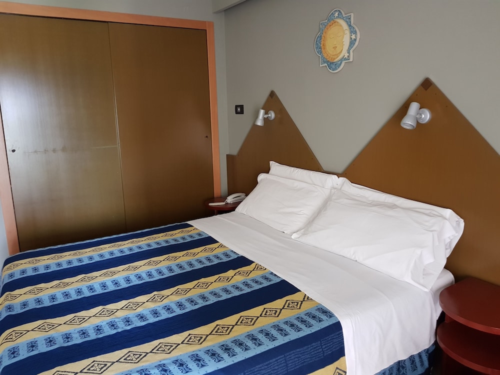 Superior Double or Twin Room, Sea View - Photo 1