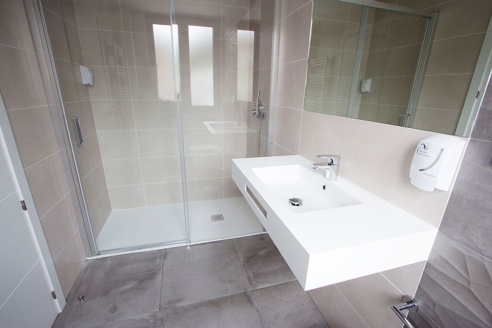 Triple Room, 3 Twin Beds photo 3