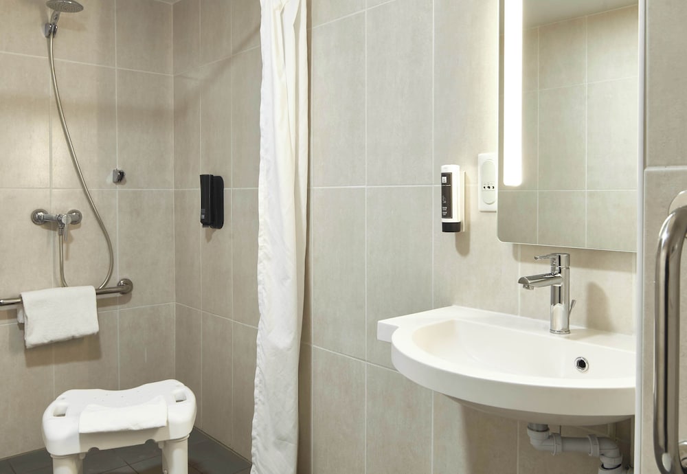 Double Room, Mobility Accessible - Photo 6