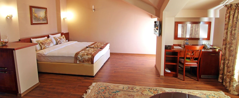 Deluxe Suite, 1 Bedroom, City View photo 2