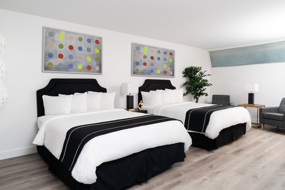 Signature Suite, 2 Queen Beds, Garden View - Photo 2