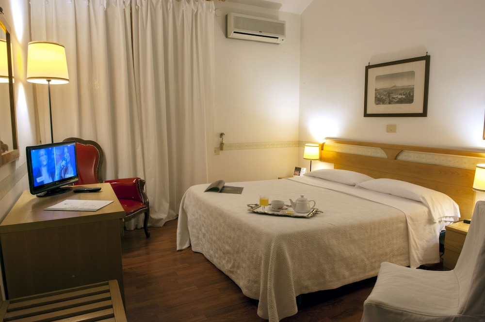 Double or Twin Room - Photo 3