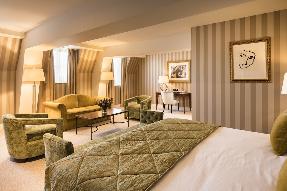 Deluxe Suite photo 2