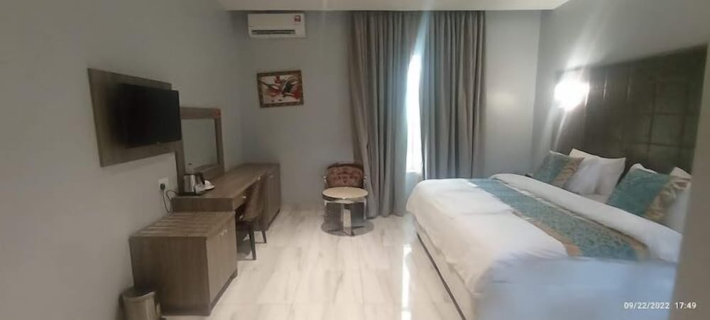 Deluxe Room, Balcony, City View