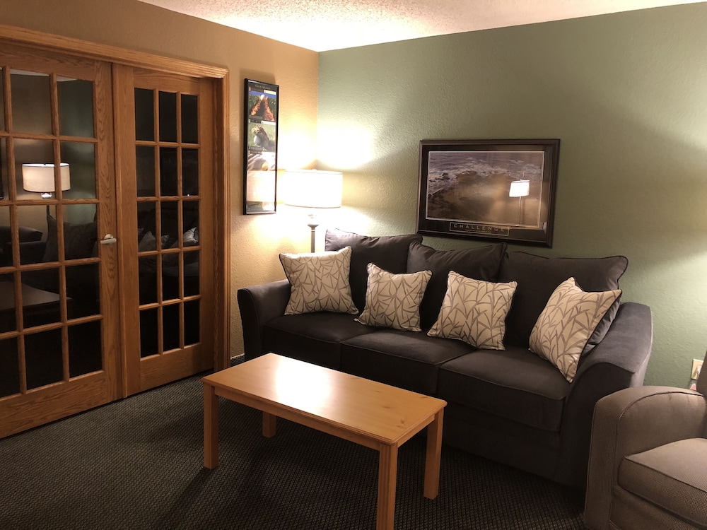 Suite, 1 King Bed with Sofa Bed, Non Smoking photo 2