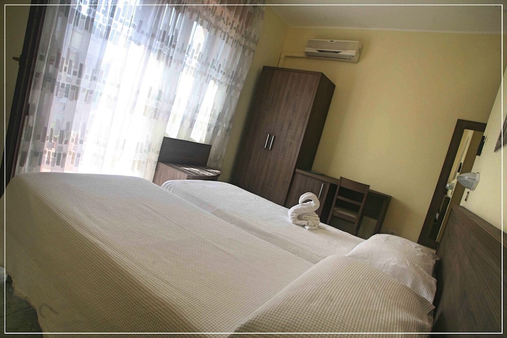 Double Room - Photo 6