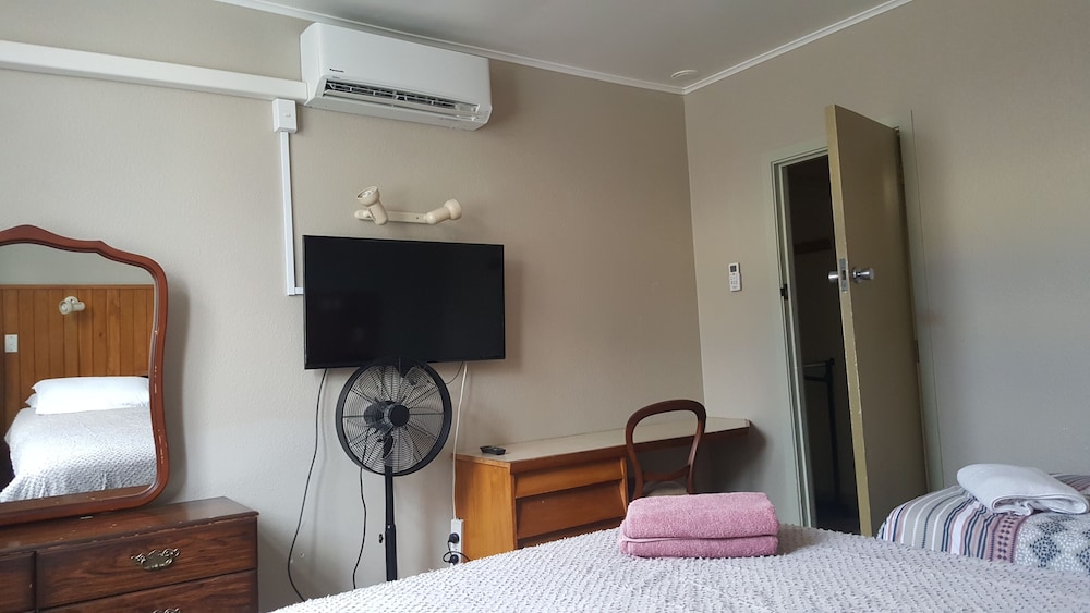 Queen Anne Suite with Ensuite photo 3