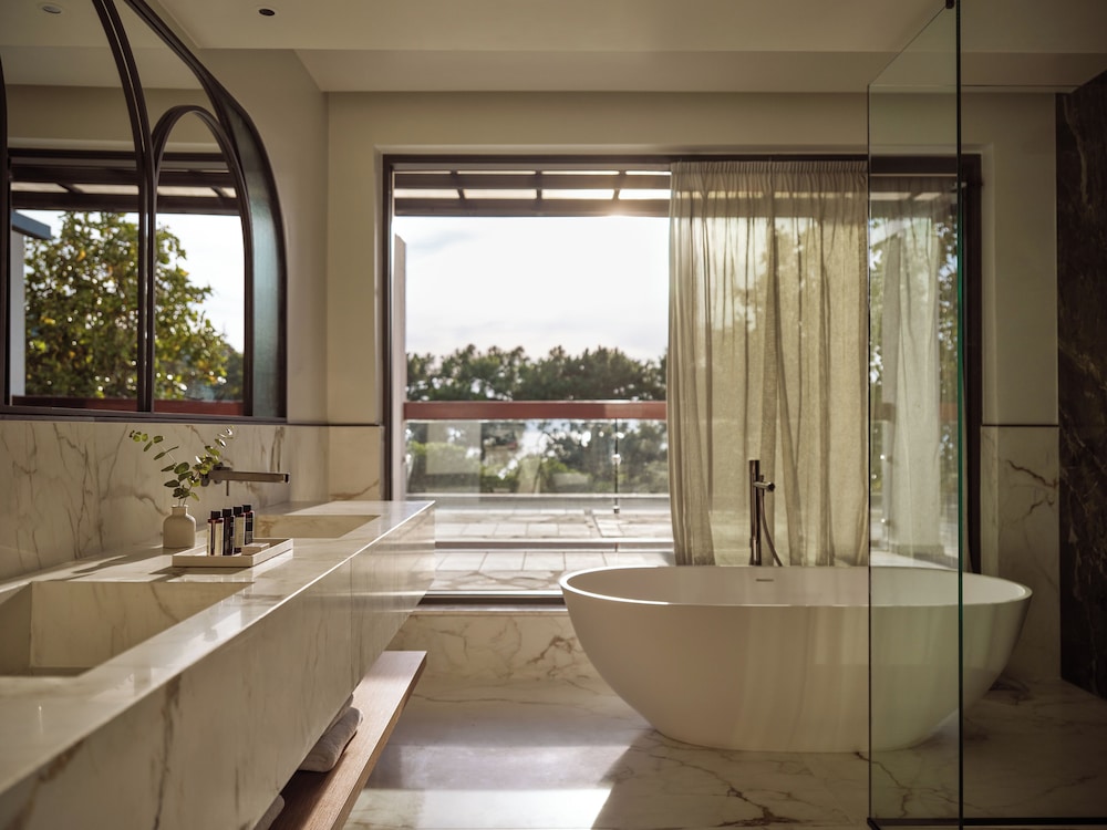 Panorama Suite Sea Front thumbnail 5