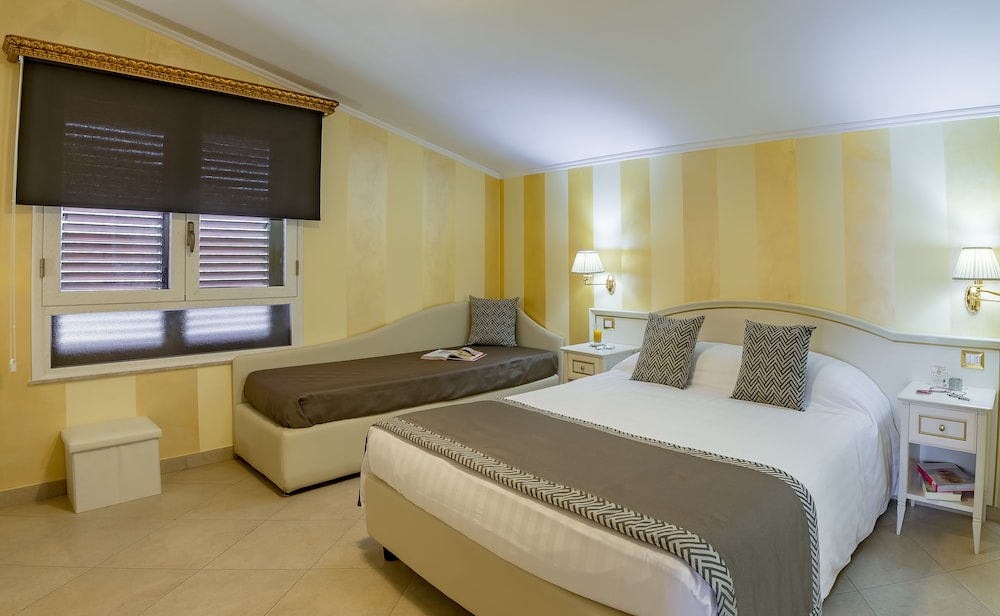 Basic Triple Room, City View (301) - Photo 2