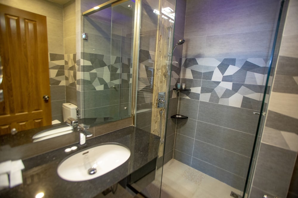 Apartment, 2 Bedrooms - Photo 4