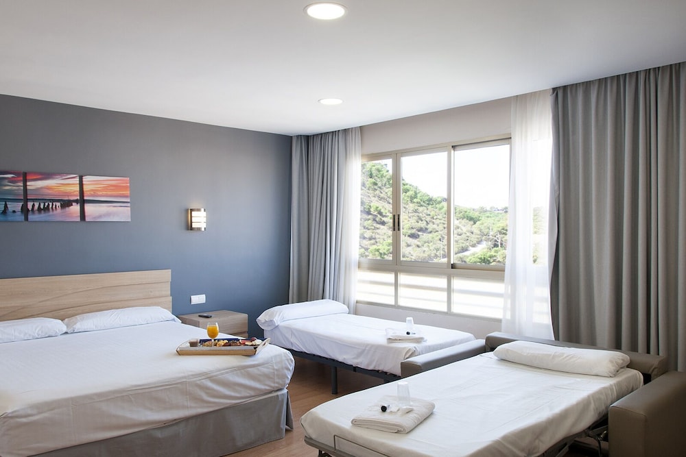 Habitación Cuádruple Familiar (4 Adultos)