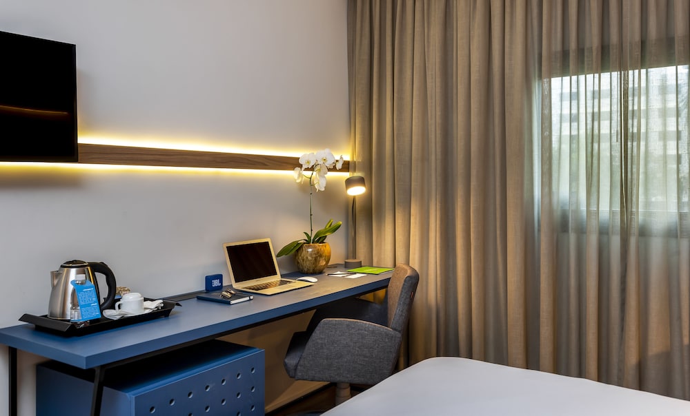 Room, 1 Queen Bed, Refrigerator