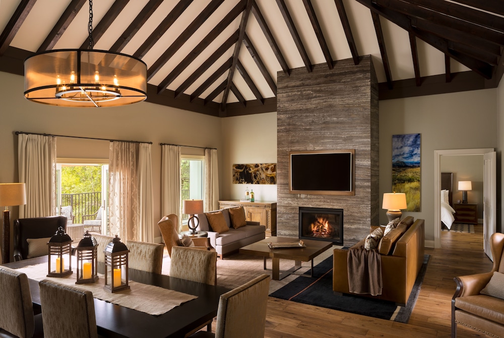 Villa (Briscoe Suite)