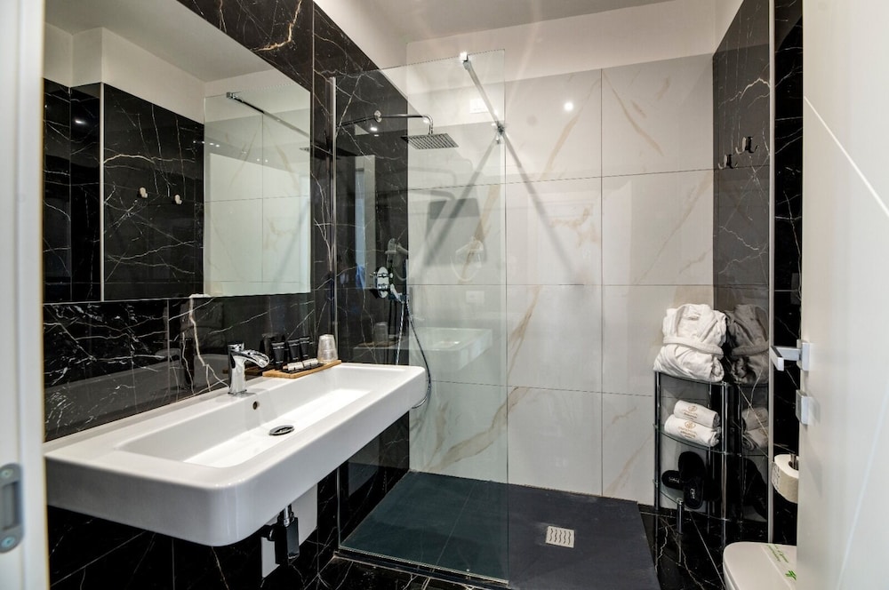 Classic Double or Twin Room - Photo 5