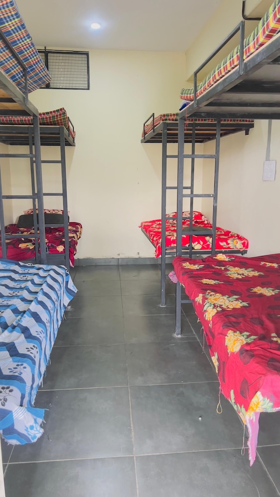 Economy Shared Dormitory, Hill View