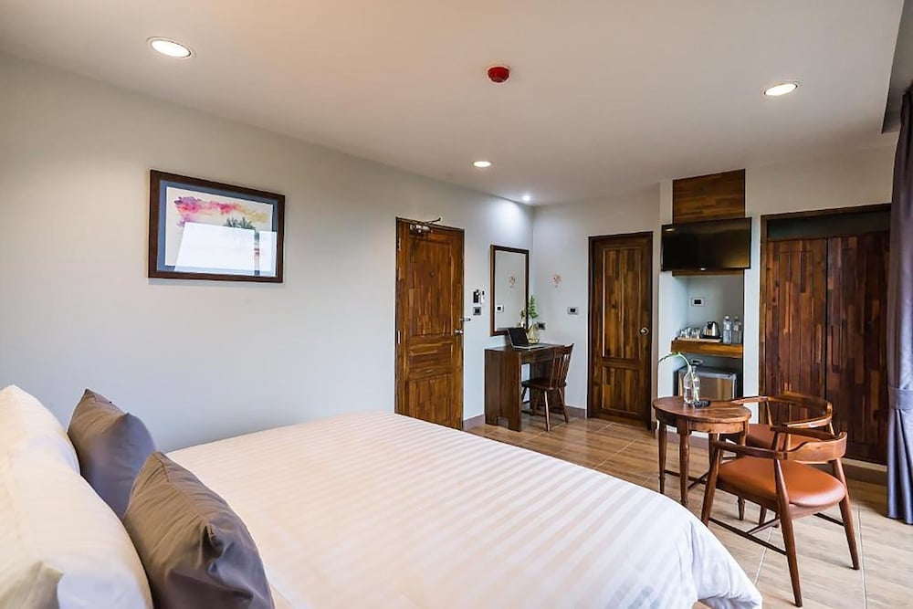 Standard Double Room - Photo 12