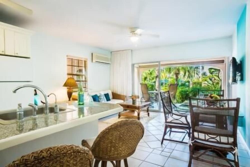 Condo, 1 Bedroom, Pool View photo 3