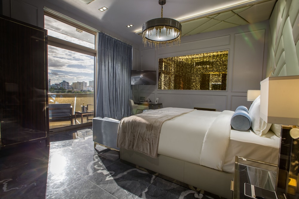 Panorama Suite Beyond Balcony photo 1