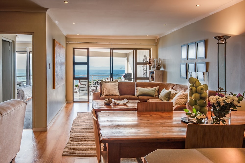 Deluxe Apartment, 3 Bedrooms, Ocean View, Oceanfront photo 1
