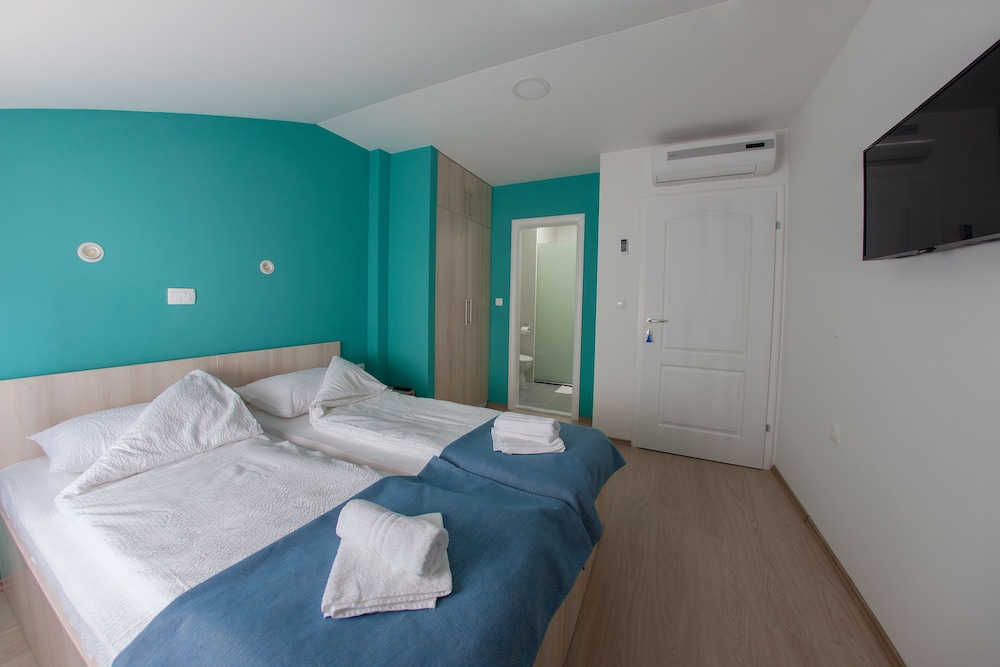 Classic Double Room (Green) photo 2
