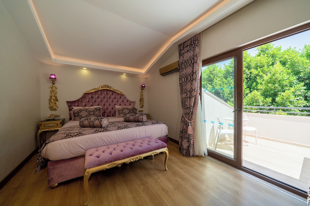 Honeymoon Room, Jetted Tub