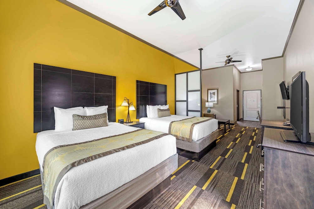 Suite, 2 Queen Beds, Non Smoking, Refrigerator & Microwave photo 2