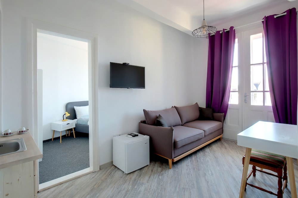 Deluxe Apartment, 1 Queen Bed with Sofa bed, Kitchenette, City View