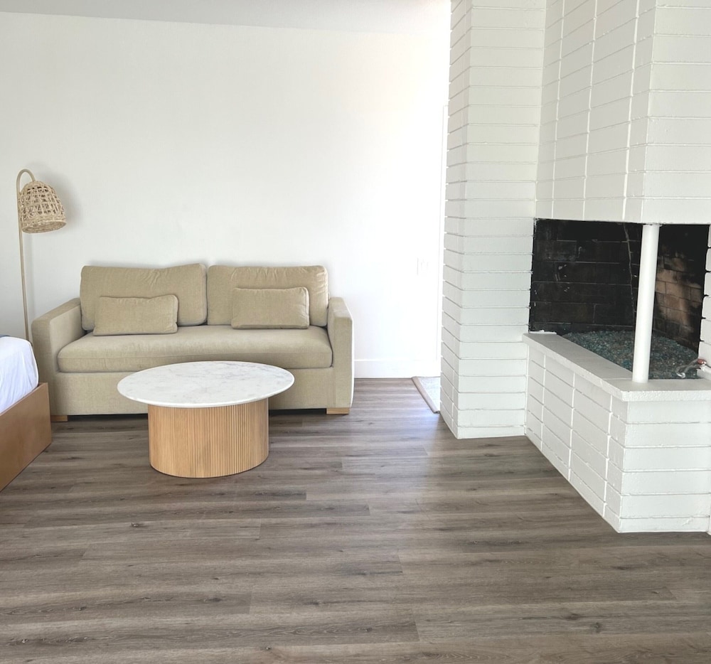 Room, Multiple Beds, Fireplace, Partial Ocean View (Partial Ocean View 2 Kings, Fireplace) photo 2