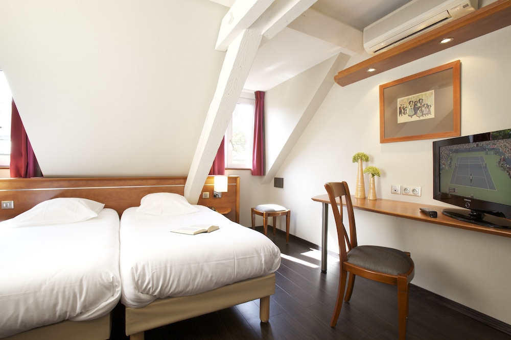 Standard Suite, Multiple Beds