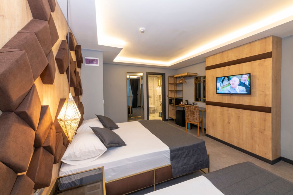 Deluxe Triple Room photo 2