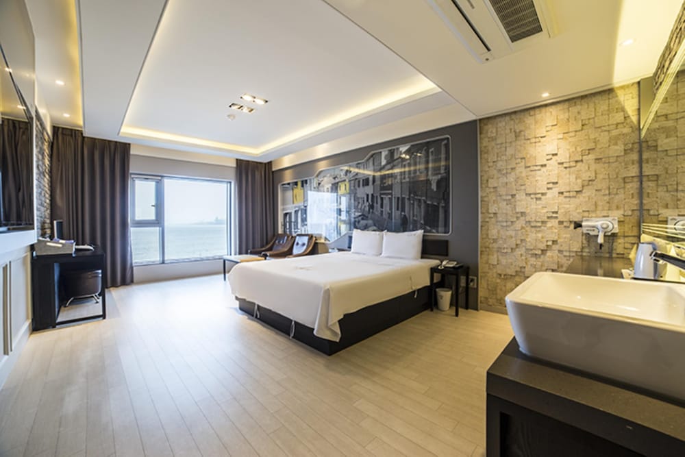 Deluxe Double Room, Non Smoking, Ocean View - Photo 1