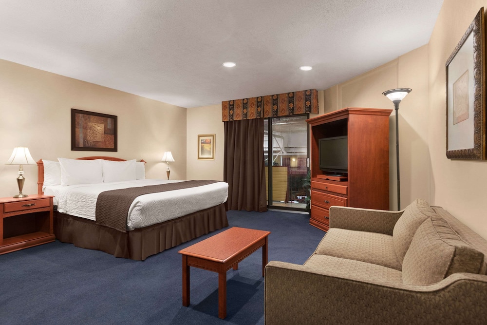 Suite, 1 King Bed, Non Smoking