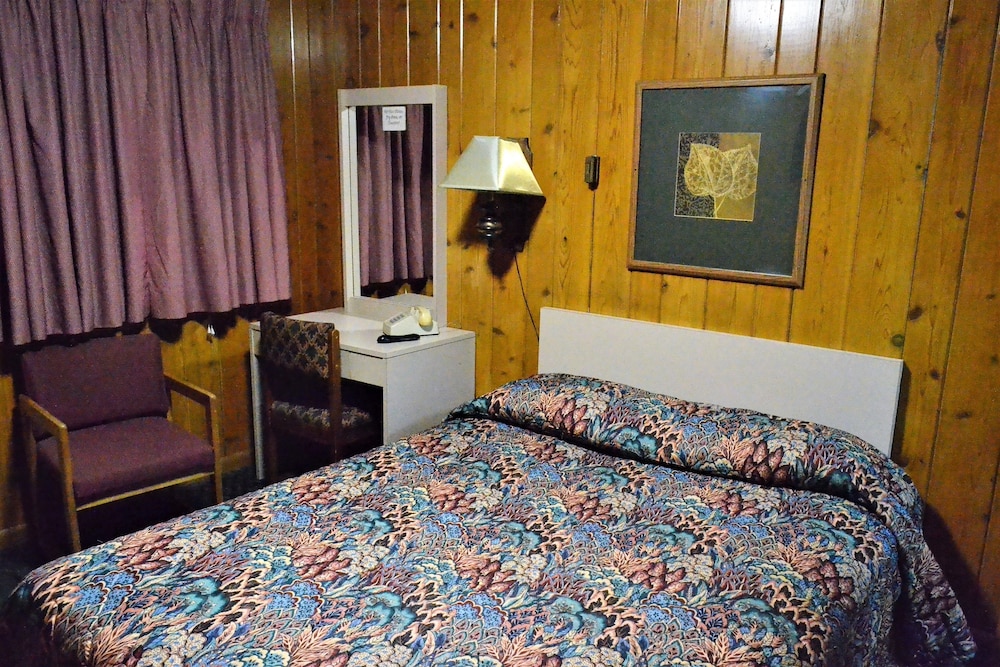 Standard Room, 1 Queen Bed, Smoking photo 2