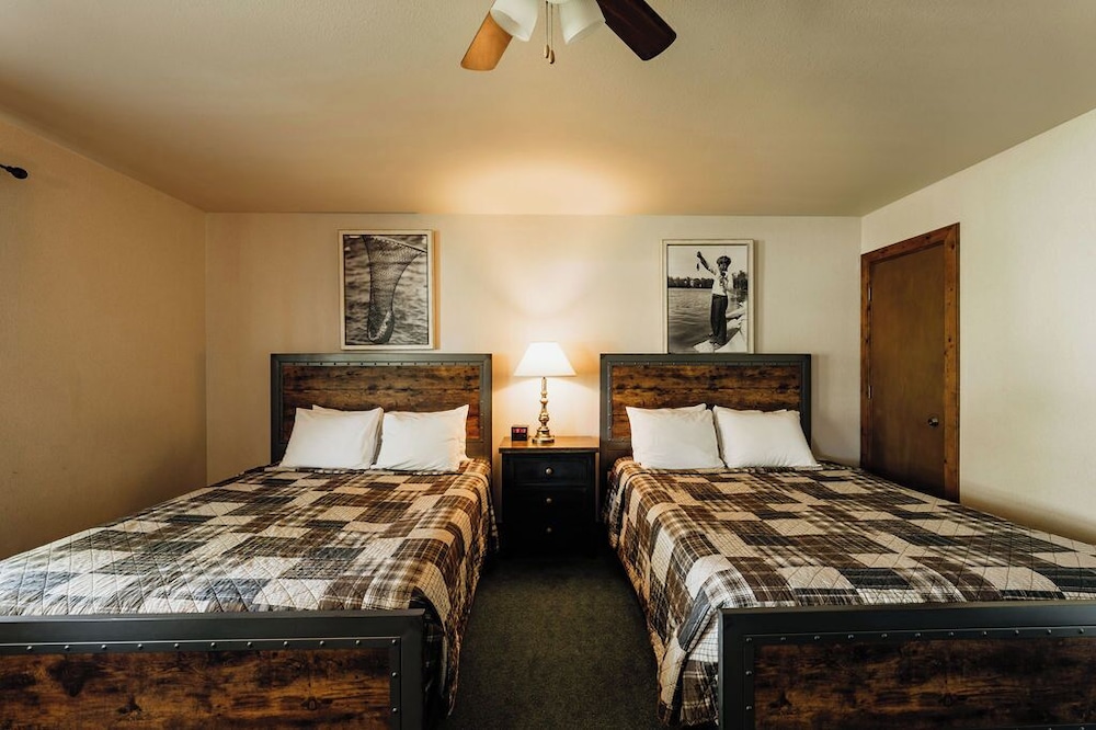 Room, 2 Queen Beds (Fisherman's Lodge, Full Bathroom) photo 1