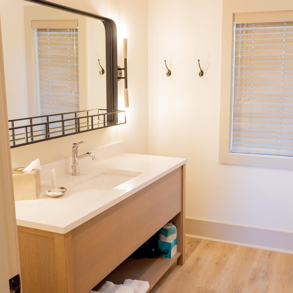 Room, 2 Queen Beds, Balcony - Photo 10