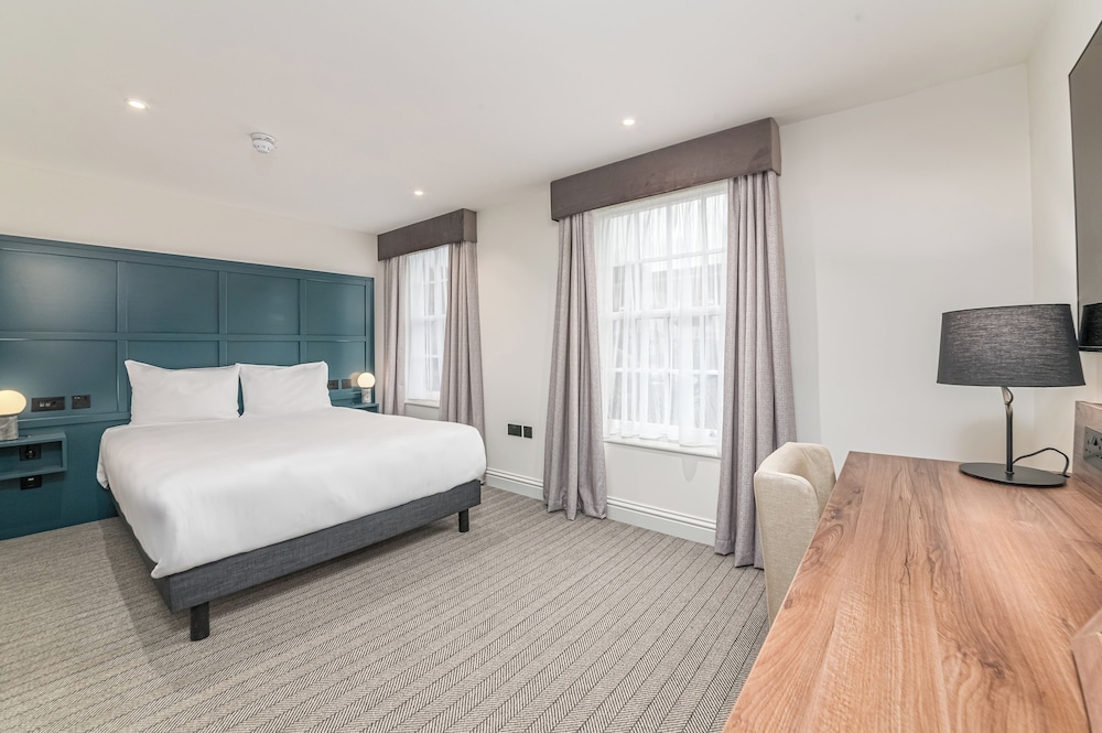 Apartment, 1 Queen Bed, Accessible - Photo 2