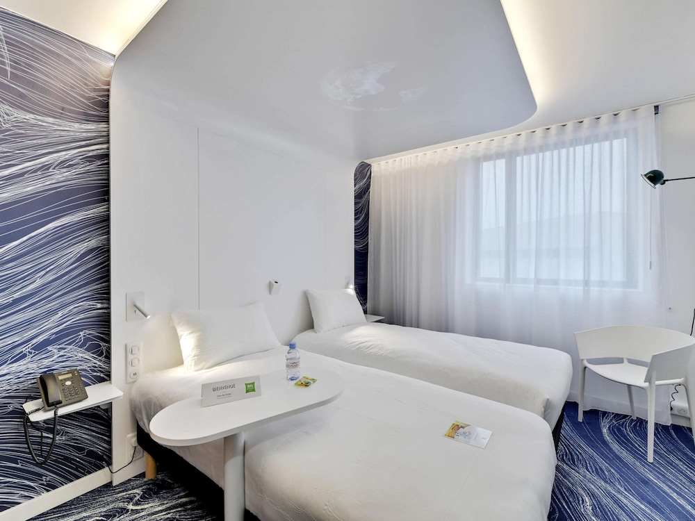Standard Room, 2 Twin Beds - Photo 1