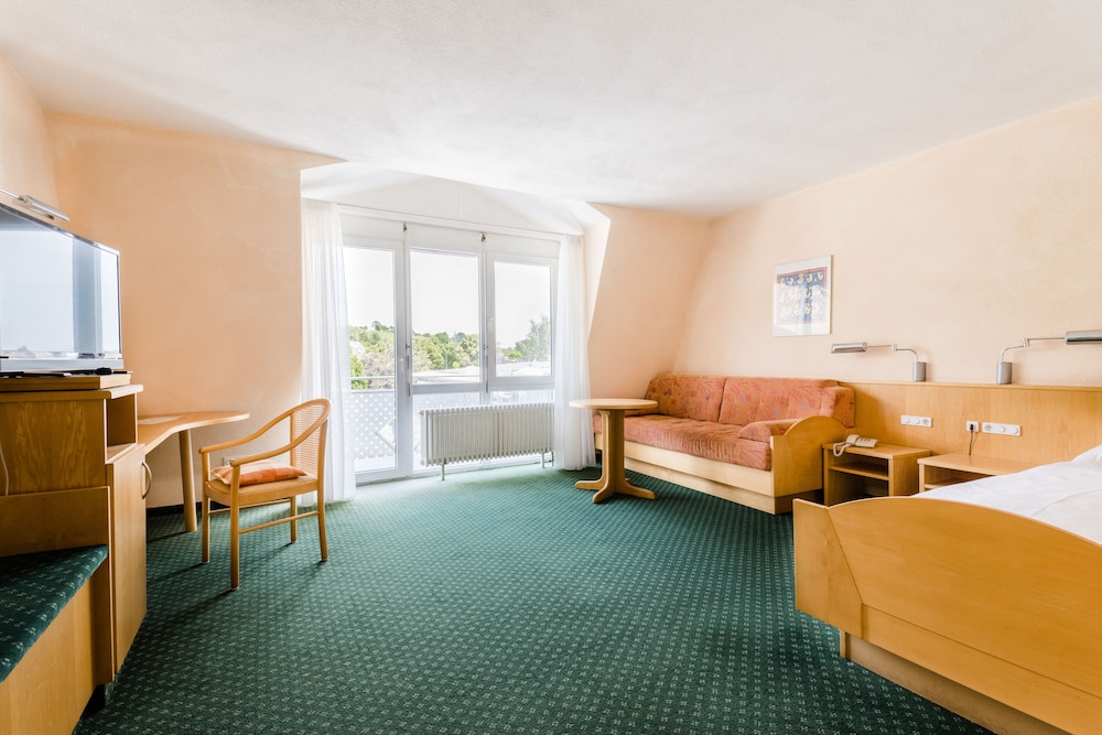 Classic Twin Room