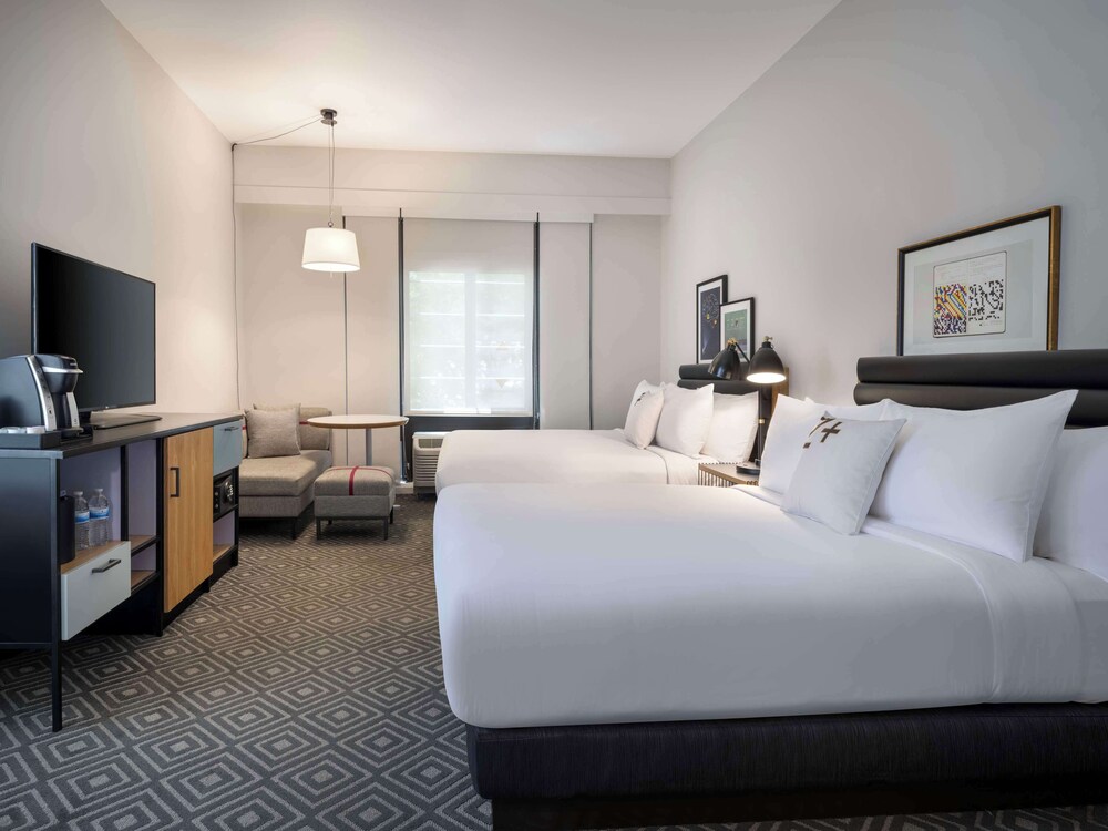 Room, 2 Queen Beds, Accessible, Corner (Mobility & Hearing) - Photo 2