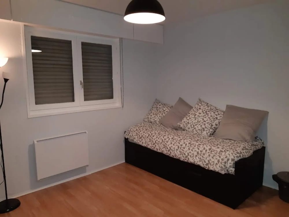 Basic Apartment, City View