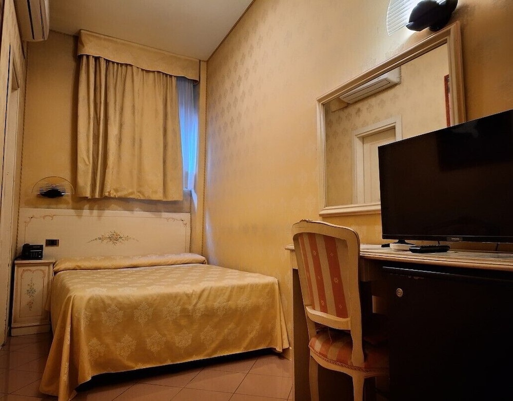 Basic Room, 1 Large Twin Bed photo 1