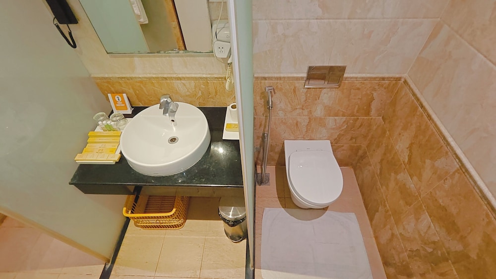Luxury Suite - Photo 20