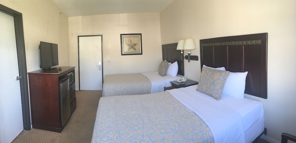 Standard Room, 2 Queen Beds - Photo 2