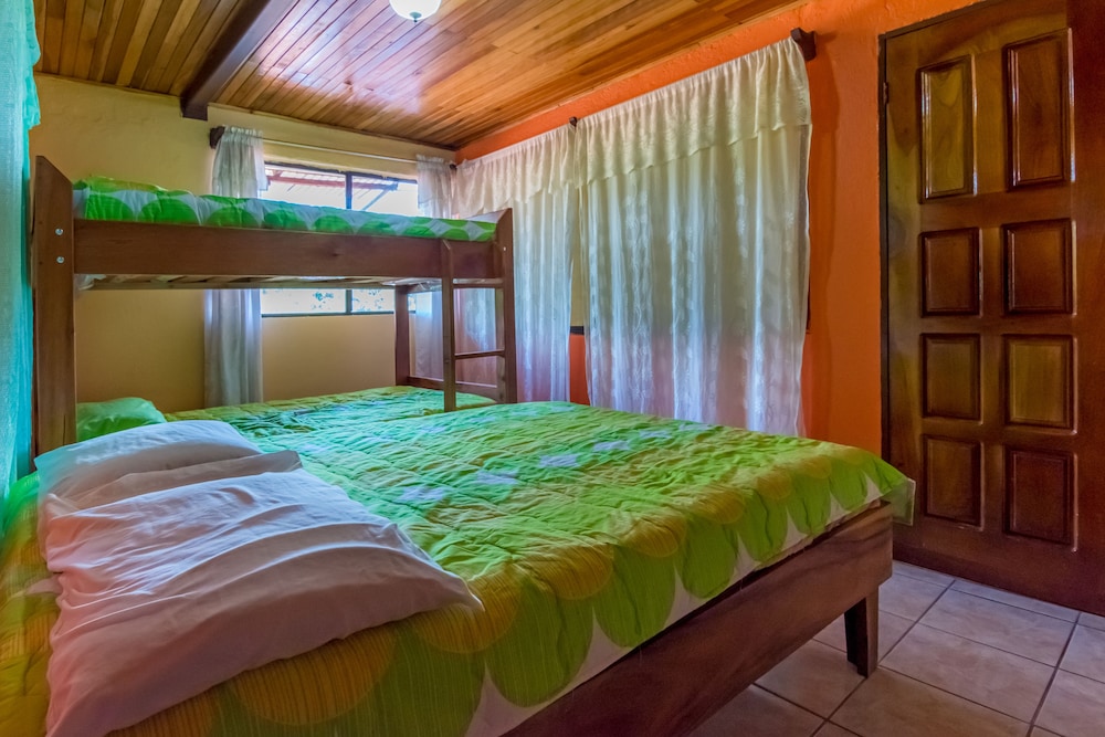 Standard Dreibettzimmer, Gemeinschaftsbad